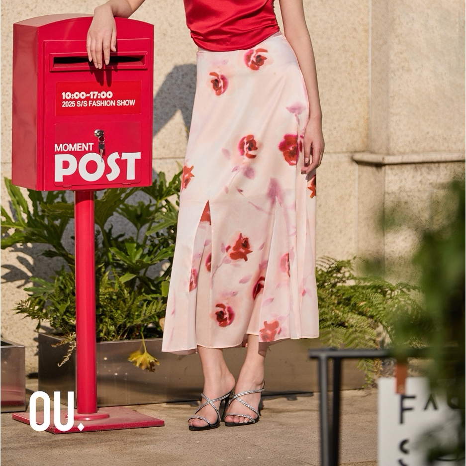 OU./ヨーロピアンポイント エセリアル ロマンティック レッドローズ シルクストレッチサテン ミディスカート 1112520386