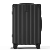 Вместительный и большой чемодан, коробка