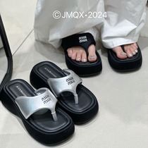 Thick-soled flip-flops for women to wear outside 224 new summer fashion high-end non-slip beach sandals