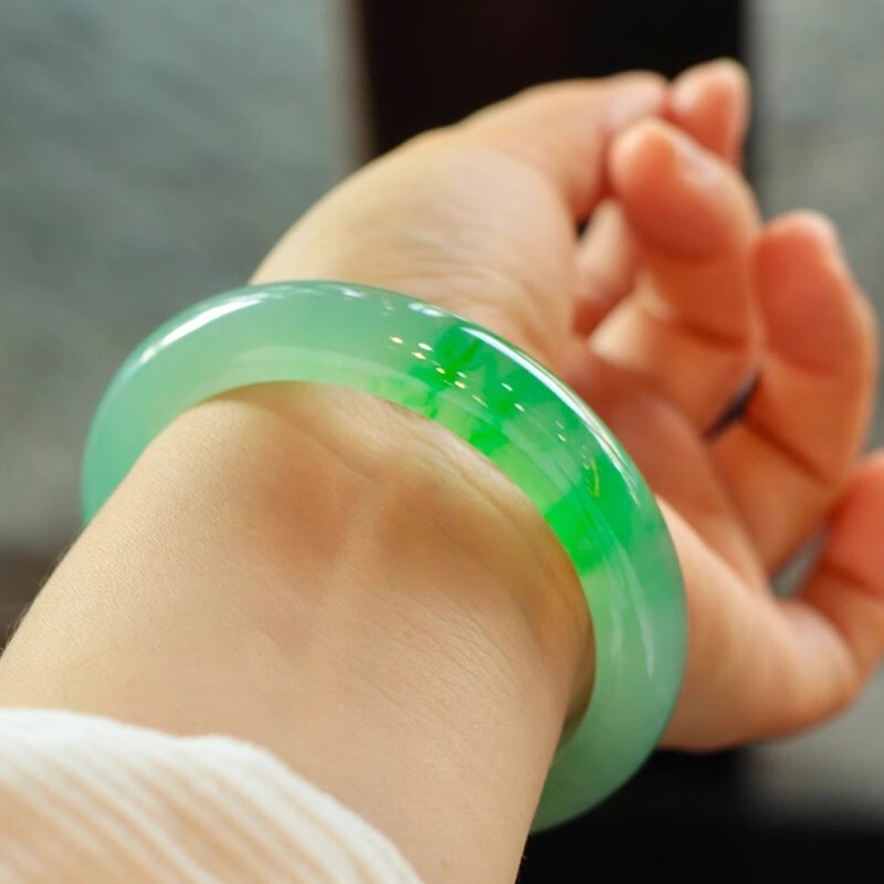 (Burma) Jade Bracelet (Light Green) Jade Bracelet (Genuine) Women's Jade (Treated) Carefully Selected (Good Quality) (Good Water Content) (Burma) Jade Bracelet (Light Green) Jade Bracelet (Genuine) Women's Jade (Treated) Carefully Selected (Good Quality) (Good Water Content)