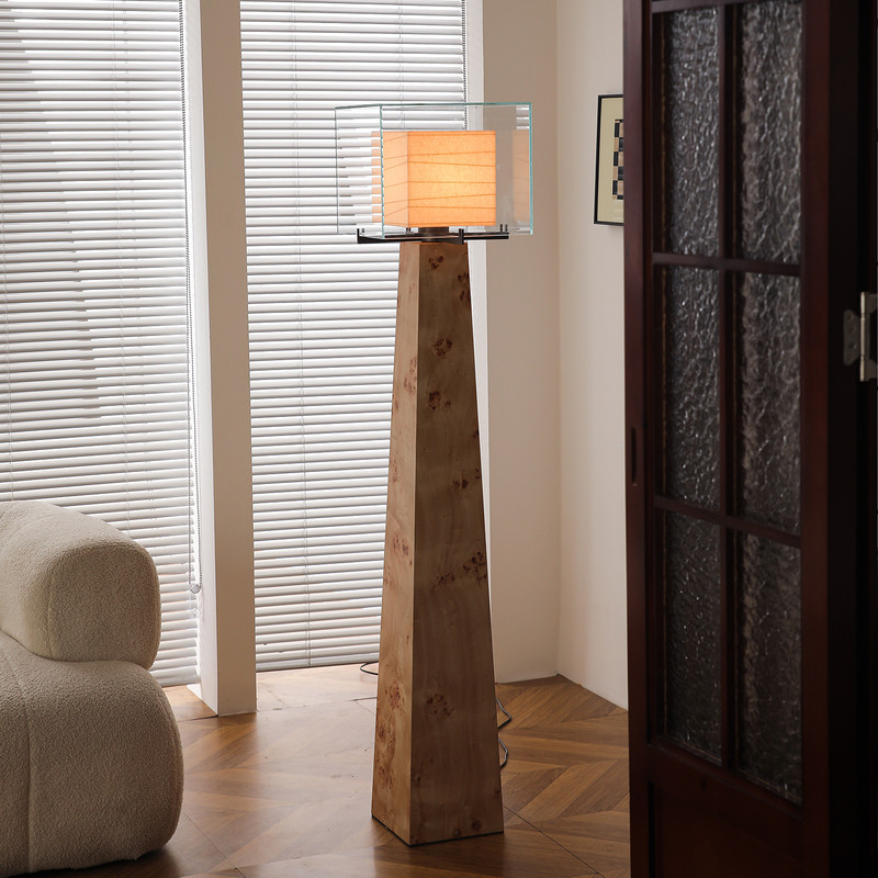 Designer Ji Yutang's Japanese-Style Wabi-Sabi Retro Tree Stump Floor Lamp for Hotel and Villa Living Room, High-End Artistic Lamp