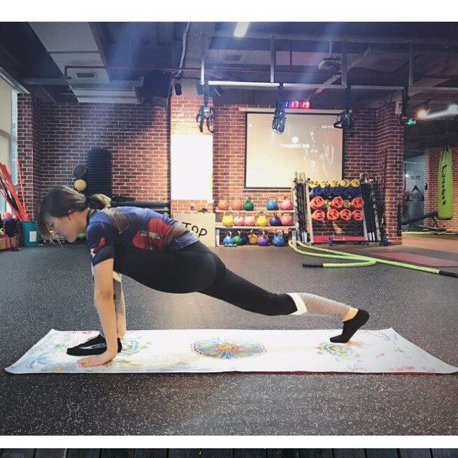 New yoga towels slim fit cloth cushion Sweat Non-slip Professional 80cm Widening Portable Yoga Blanket Women Fitness Mat-Taobao