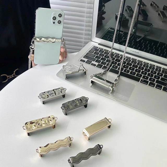 ins Metal Mobile Phone Clip Crossbody Lanyard Can Be Carried on the Back Chain Back Clip High-End Mobile Phone Chain Mobile Phone Case Hanging Neck Chain