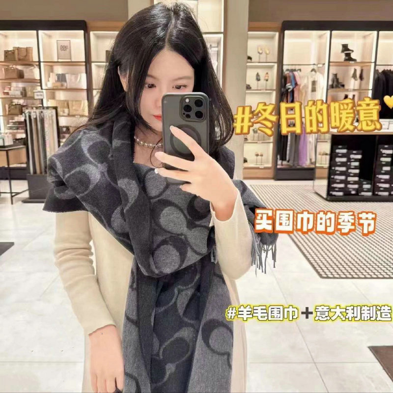 (Fold on 5-fold) Coaches Italy -- special cabinet gift box dress -- classic old flower cashmere scarf-Taobao