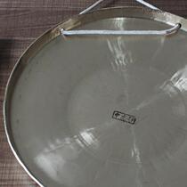Tongluo middle tiger gong low tiger sound gong pure copper high pitch gong and drum musical instrument hand gong professional opera sound copper 33cm 35cm