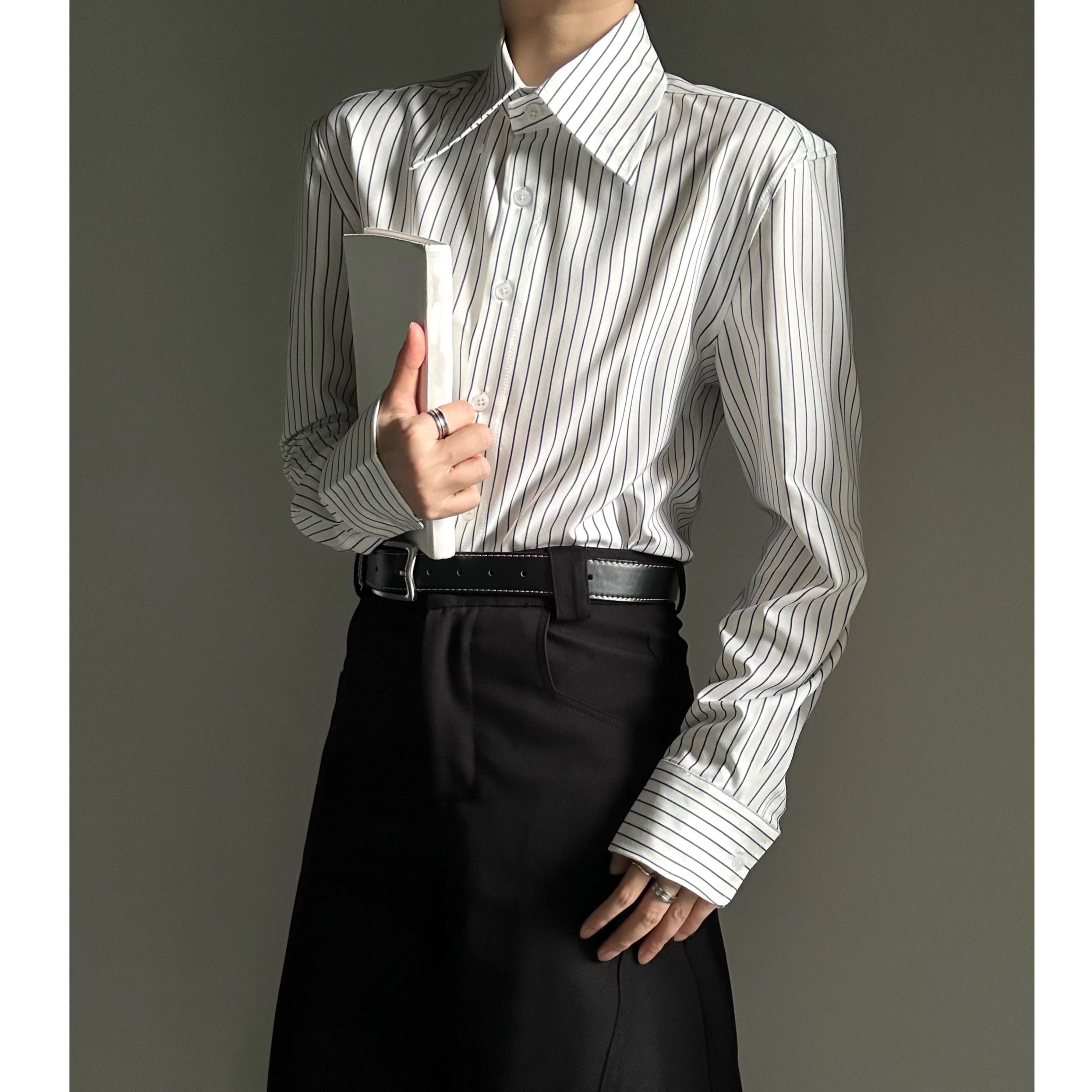 ASAE striped white shirt with a pointed collar, simple yet sophisticated, casual unisex style, long-sleeved.