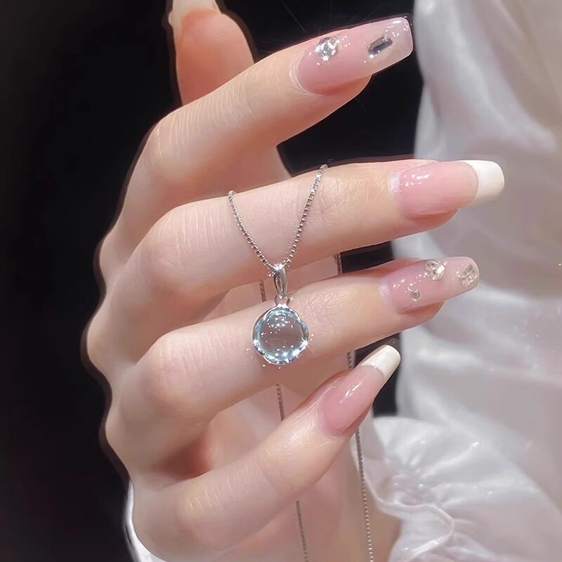 普陀山産幸運天然アクアマリンネックレス（女性用）、春夏の海辺の休暇、女性向けの絶妙なアクアマリンブルークリスタルペンダント