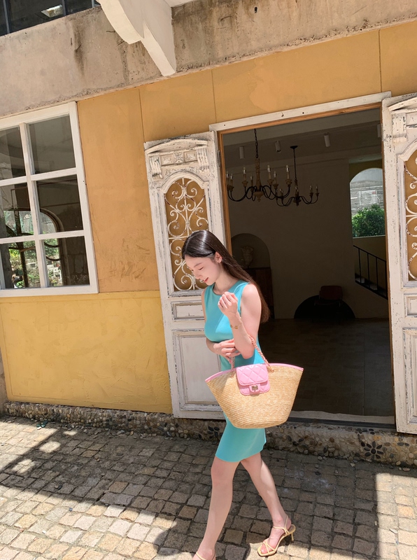 Relai Selection|Charming Tiffany Blue Super a Waist-To-Hip Ratio Pear-Shaped Beauty Stunning at First Glance Relai Selection|Charming Tiffany Blue Super a Waist-To-Hip Ratio Pear-Shaped Beauty Stunning at First Glance