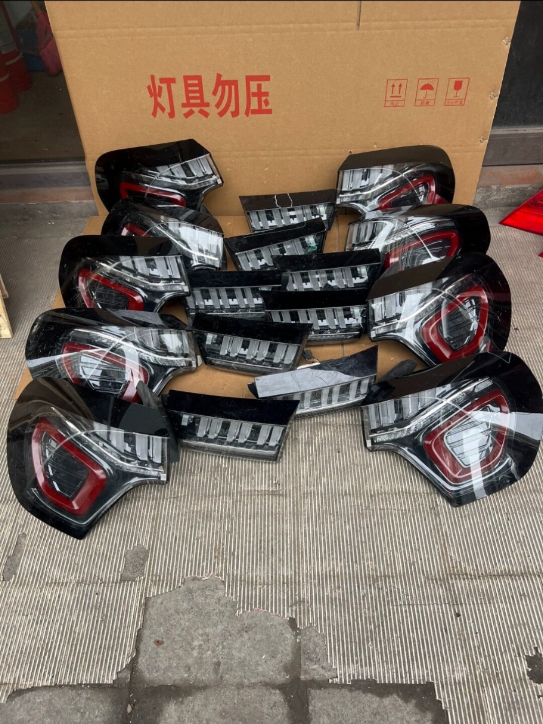 Фара сборки 适用于领克 01 02 03 05 06 07 08 09 贯穿灯 左右尾灯原厂拆车件