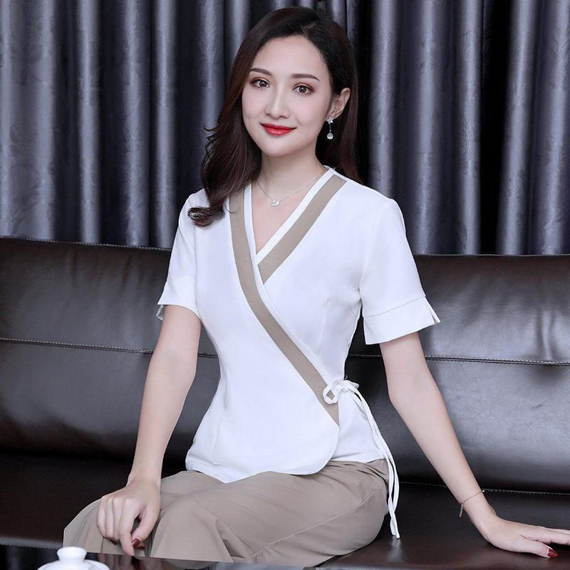 韩美美容八年老店的LOGO
