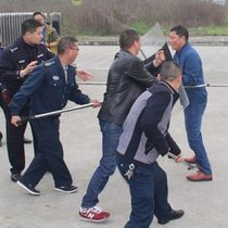 Manufacturer Explosion-proof and riot-proof steel fork Non-retractable integrated waist fork Security equipment and supplies Defense weapons