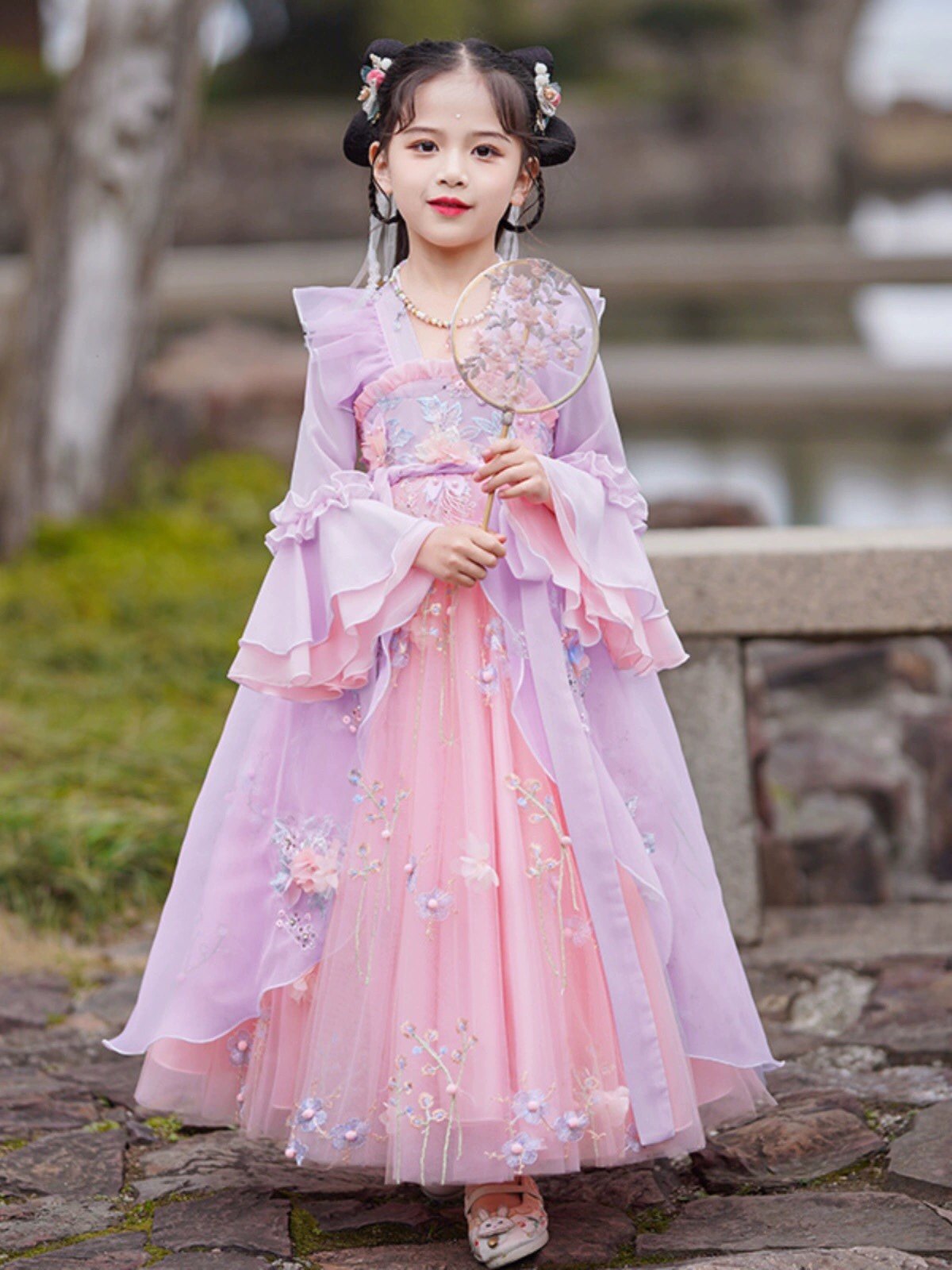 轻奢风格服饰