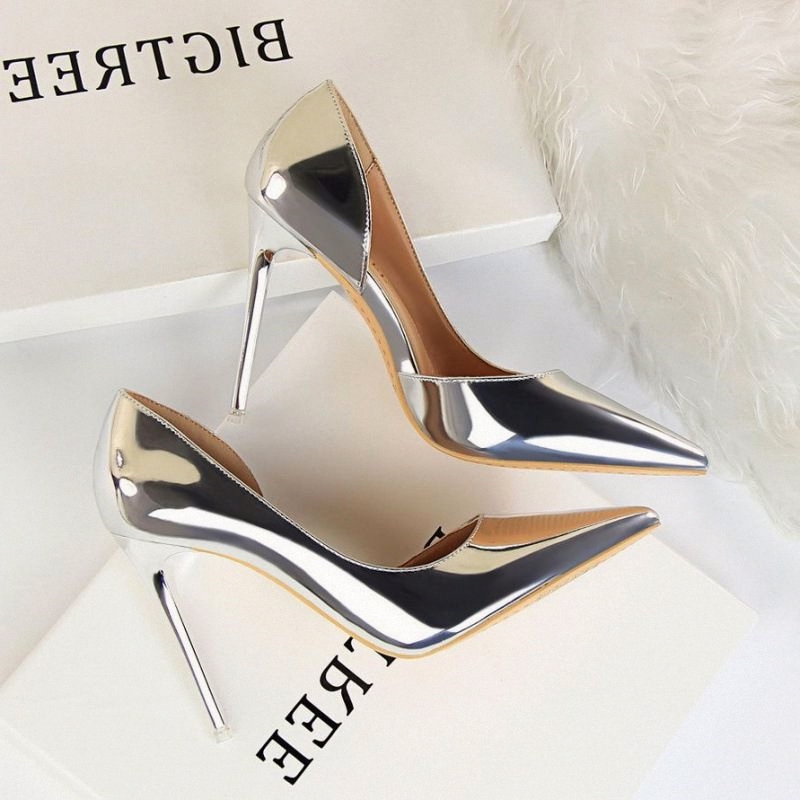 Silver High Heels 2026 Spring/Summer New Style for Girls, Side Cut-Out French Style Versatile Sexy Pointed Toe Trendy Influencer Picks Silver High Heels 2026 Spring/Summer New Style for Girls, Side Cut-Out French Style Versatile Sexy Pointed Toe Trendy Influencer Picks