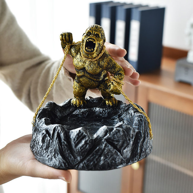 Modern Creative King Kong Gorilla Ashtray, a Trendy New Decor Item for Study and Office