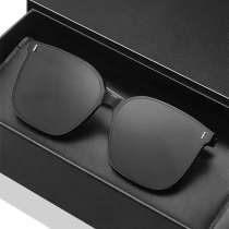 High-end ins Internet celebrity style square fashionable small frame polarized anti-UV sunglasses for women street photography
