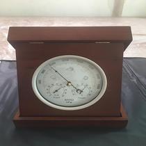Temperature and humidity meter barometer time clock wooden table watch barometer handicraft decoration Minggao mingle