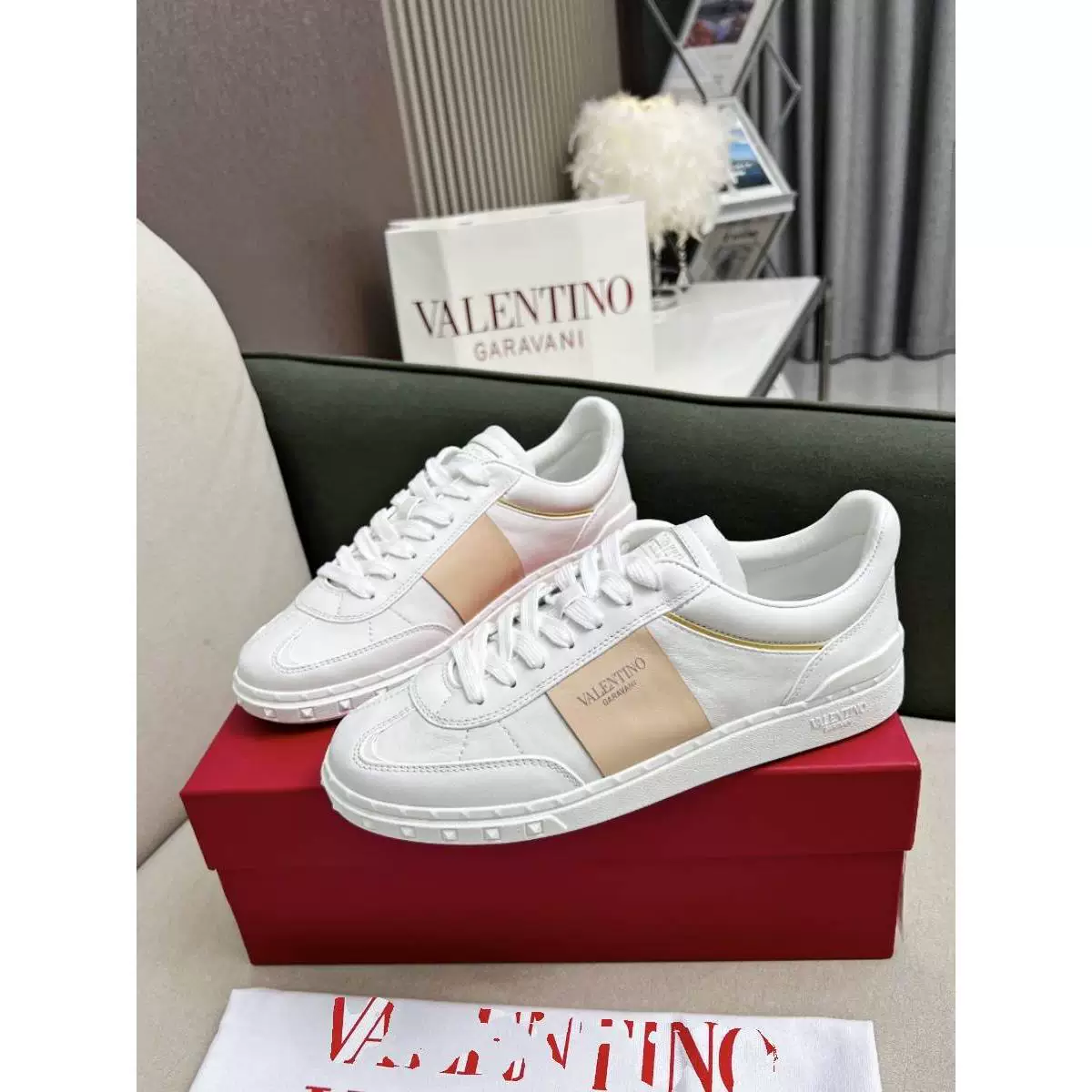 Закупочный агент для Valentino/Valentino мужские кроссовки, модные белые кроссовки, обучающие кроссовки, заклепки, кожаные повседневные туфли