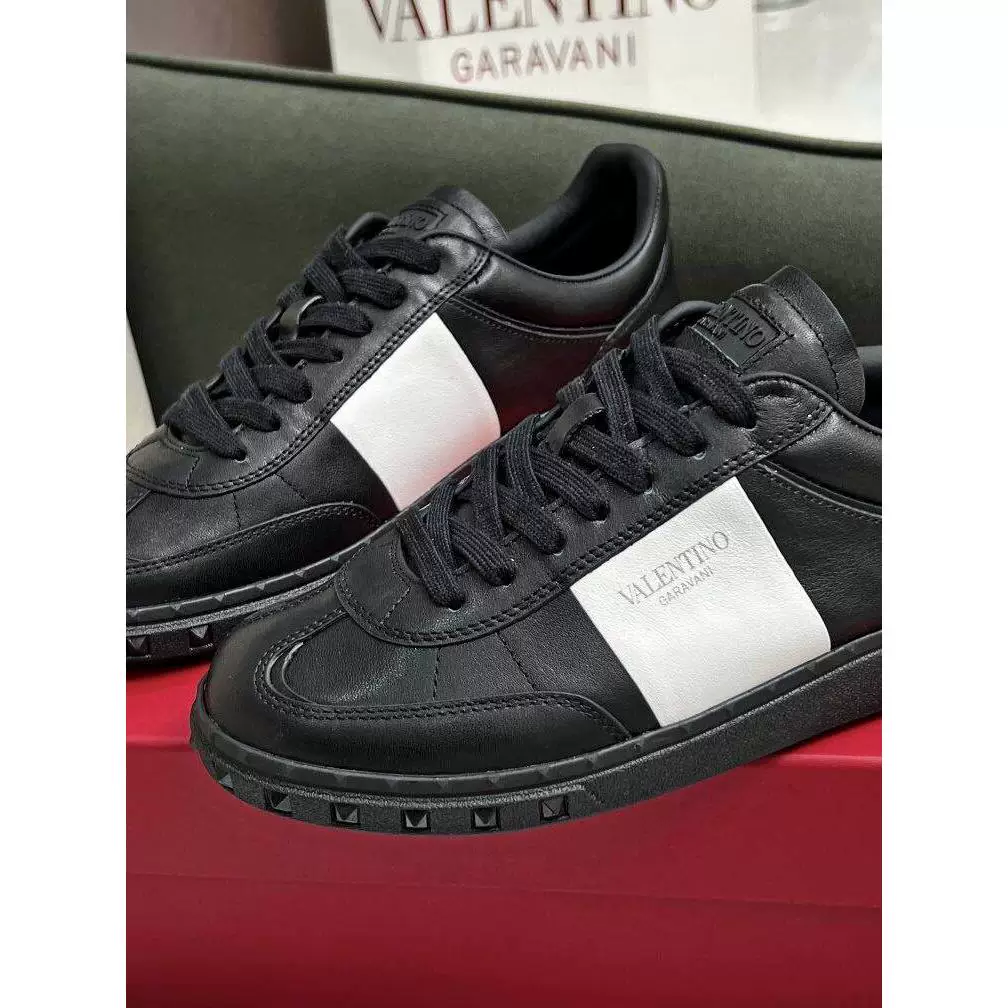 Закупочный агент для Valentino/Valentino мужские кроссовки, модные белые кроссовки, обучающие кроссовки, заклепки, кожаные повседневные туфли