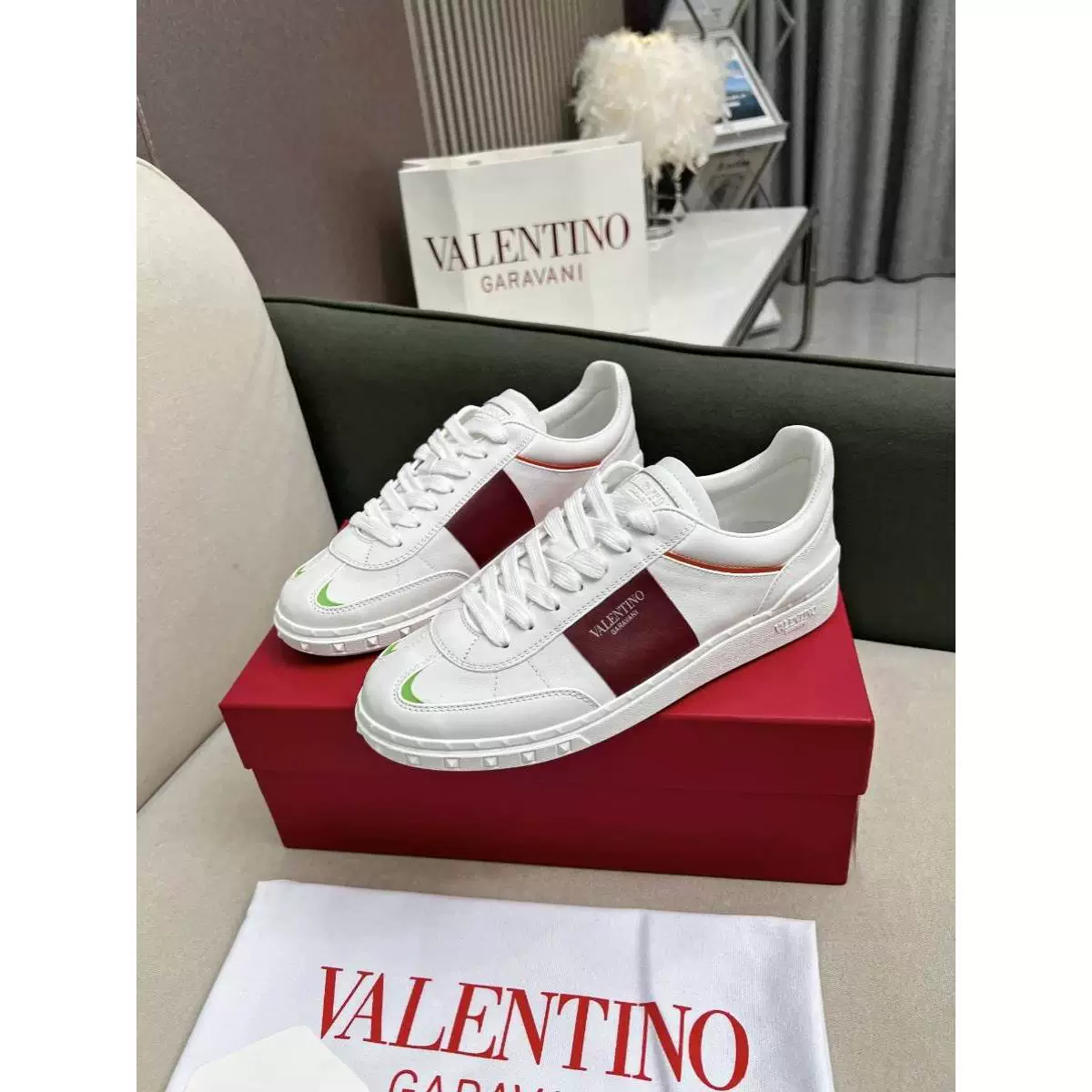 Закупочный агент для Valentino/Valentino мужские кроссовки, модные белые кроссовки, обучающие кроссовки, заклепки, кожаные повседневные туфли