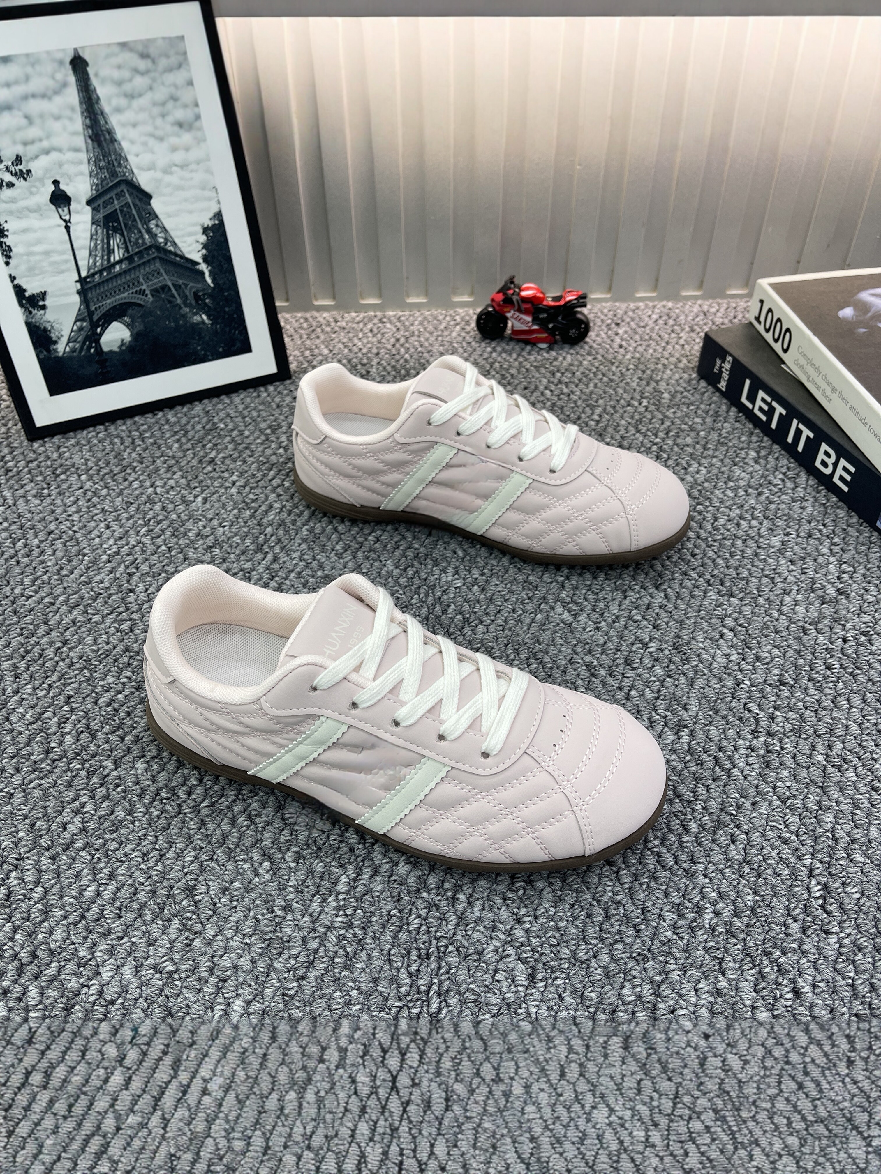 2026 New Fashion Non-Slip Retro German Training Shoes Unisex Color-Block Lace-Up Flat Casual Shoes Versatile