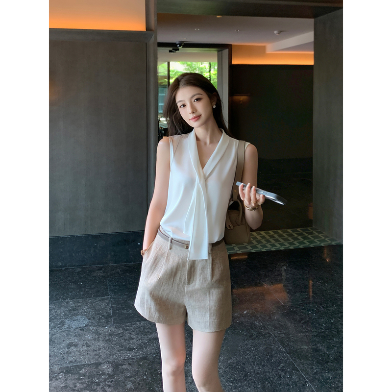 Maven Lin Mature and Elegant Vibe, Elegant Acetate Ribbon V-Neck Sleeveless Shirt for Women, High-End Drapey Commuter Shirt Maven Lin Mature and Elegant Vibe, Elegant Acetate Ribbon V-Neck Sleeveless Shirt for Women, High-End Drapey Commuter Shirt