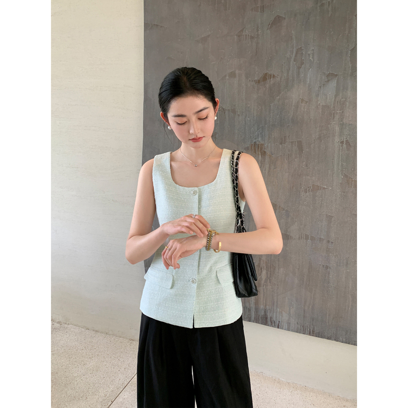 Maven Lin High-End Luxury American-Style Floral Yarn Vest with a Chanel-Inspired Design, Textured and Elegant, Waist-Cinching Sleeveless Top for Women