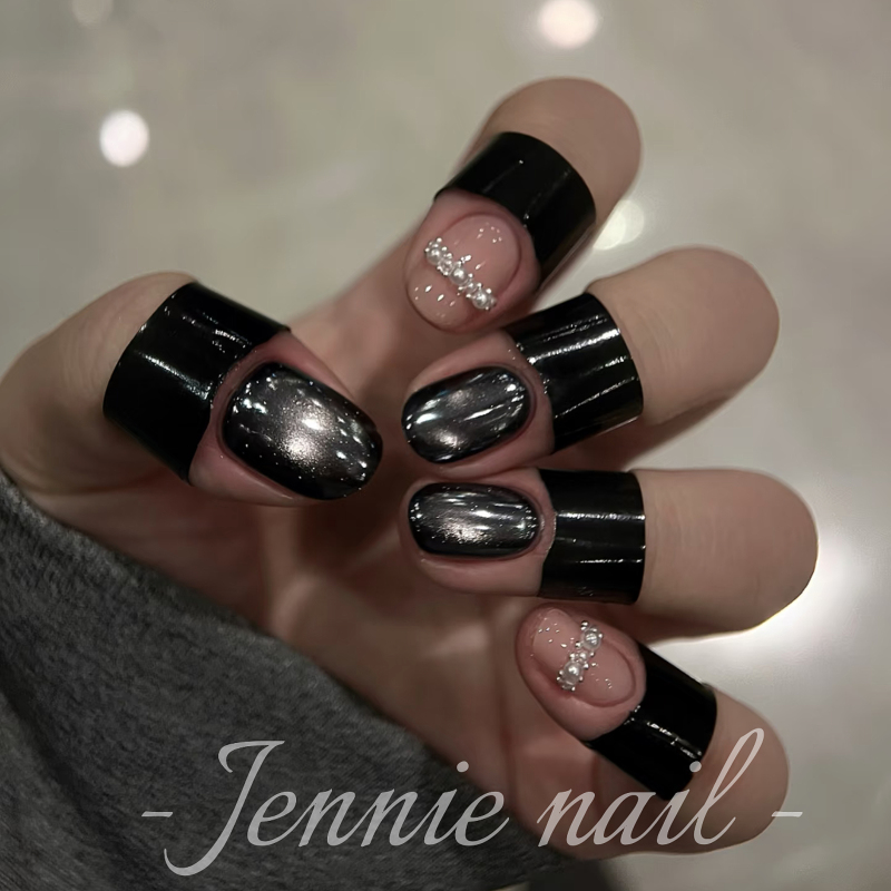 Sweet and Cool Spicy Girl Hailey's Black Cat-Eye Nude Pearl Handmade Short Nails with a High-End Feel, Light Luxury, and Complexion-Enhancing Manicure Sweet and Cool Spicy Girl Hailey's Black Cat-Eye Nude Pearl Handmade Short Nails with a High-End Feel, Light Luxury, and Complexion-Enhancing Manicure