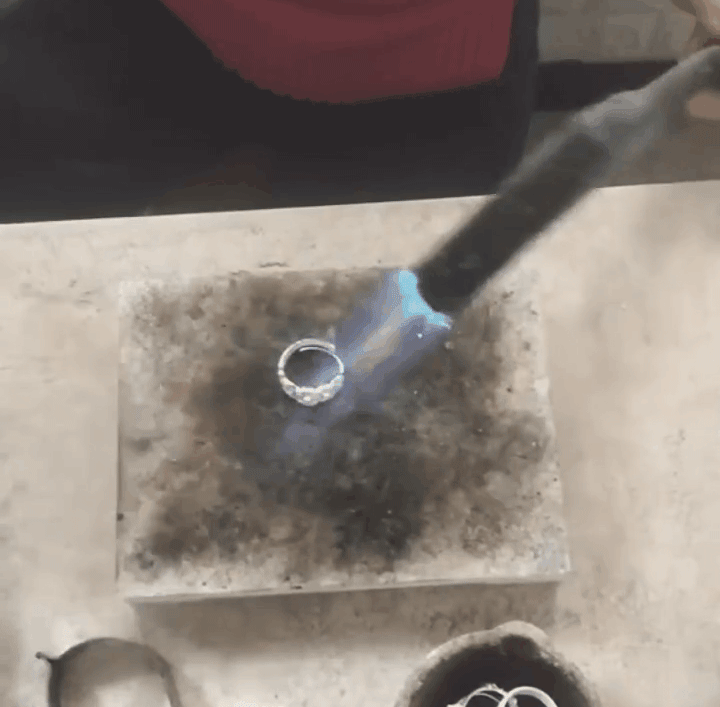 DM_20250816112311_014.gif
