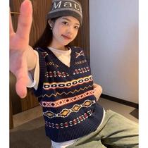 Niche v-neck contrasting color geometric pattern stacked knitted vest for women age-reducing inner wear and outer wear woolen vest