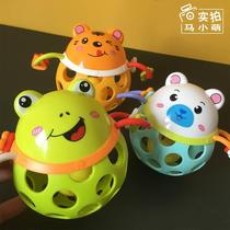 (Xinjiang) Soft rubber hand grip the ball haptic perception the ball hole can nibble the babys hands rocking the ball-like toy