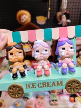 Crying baby changed into cute baby sitting position and prone boxing position. PVC material can be punched to make a chain. Cute and trendy gift.