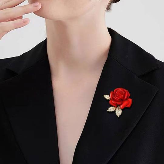 Сегодня [Горячая Распродажа]! Оригинальная брошь из Гонконга «Красная роза», легкий люксовый аксессуар для костюма/пальто, элитный подарок.