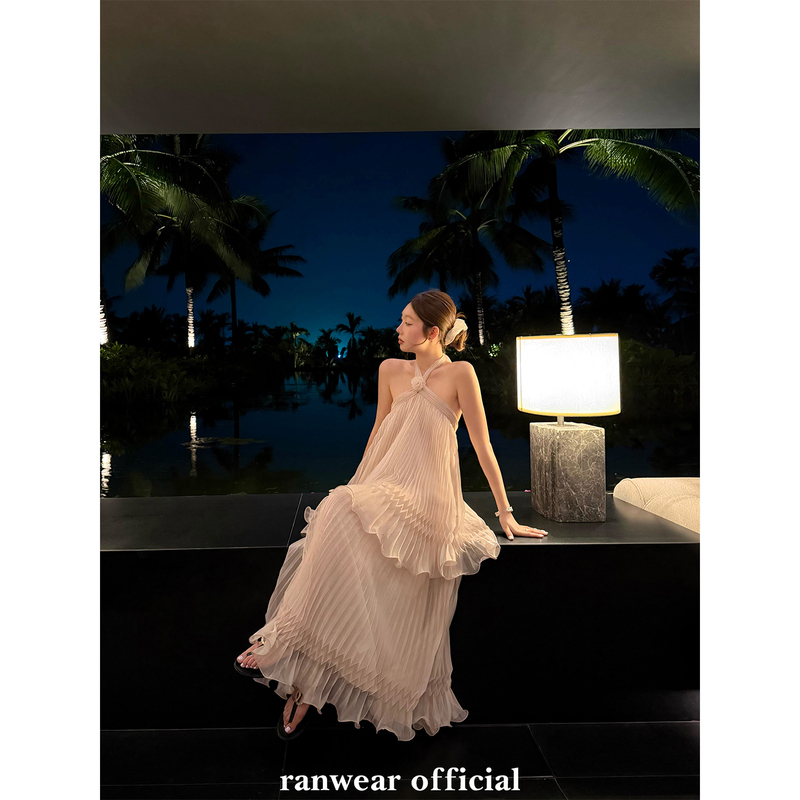Ranwear's "Elegant and Fairy-Like Dress" French-Style Heavy-Duty Halter Neck Dress with Double-Layered Pleated Ruffles Long Skirt Ranwear's "Elegant and Fairy-Like Dress" French-Style Heavy-Duty Halter Neck Dress with Double-Layered Pleated Ruffles Long Skirt