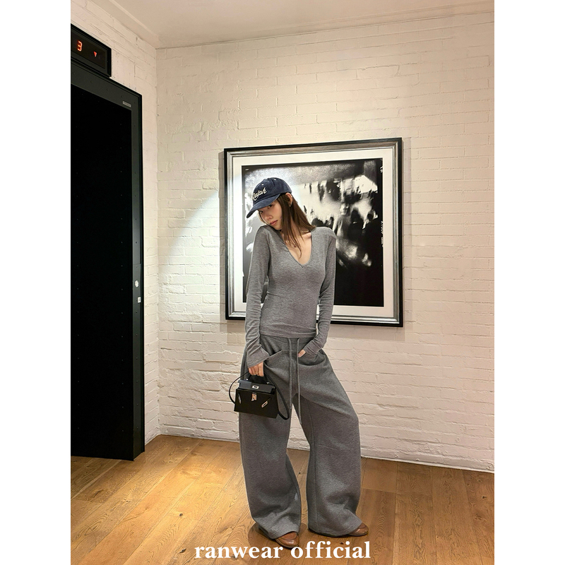 Ranwear Exclusively Promotes the'Curve Reshaping' Ultra-Proportion-Enhancing Tencel Wool V-Neck Sweater and Casual Pants Set