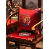 Подушка из красного дерева.