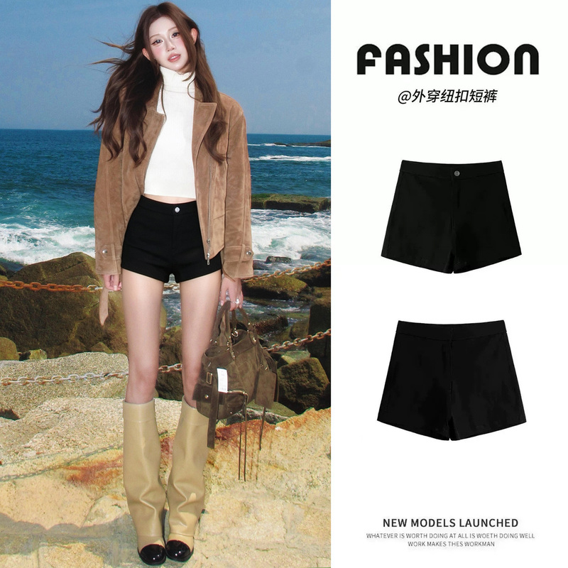 Black Bootcut Shorts for Women, Autumn 2026 New Korean Style High-Waisted Slimming A-Line Shorts, Hot Girl Style Slimming Three-Quarter Hot Pants Black Bootcut Shorts for Women, Autumn 2026 New Korean Style High-Waisted Slimming A-Line Shorts, Hot Girl Style Slimming Three-Quarter Hot Pants