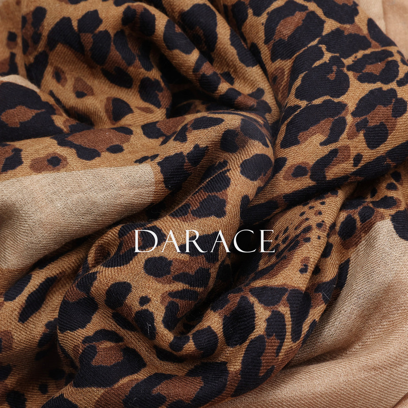 Dairong Apparel's New Autumn Collection: Simple, High-End, Versatile Leopard Print Scarf