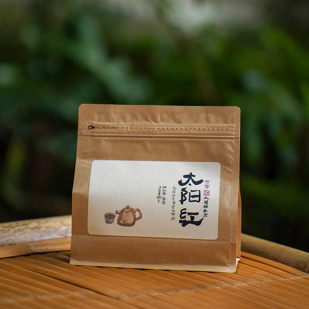 2024 Sun Red Lincang Fengqing Big Tree Sun-dried Black Tea 180-gram Bag