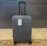 Ударопрочный багажный японский чемодан