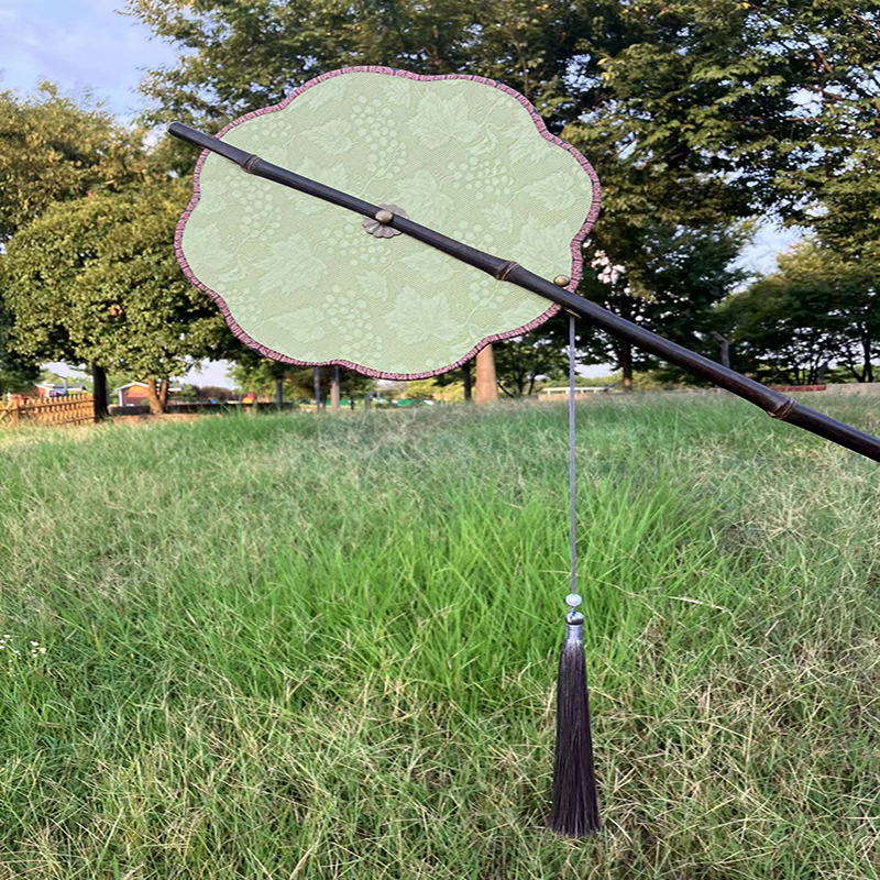 Ancient Fan with a longrobe can curly long handle folding fan to show retro silk silk bamboo fan