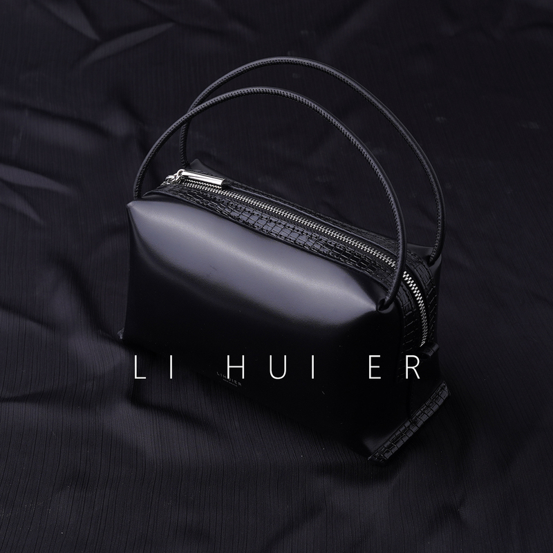 Li Hui Er Li Hui'Er Night Island Tour Designer Genuine Leather Square Black High-End Commuter Handbag