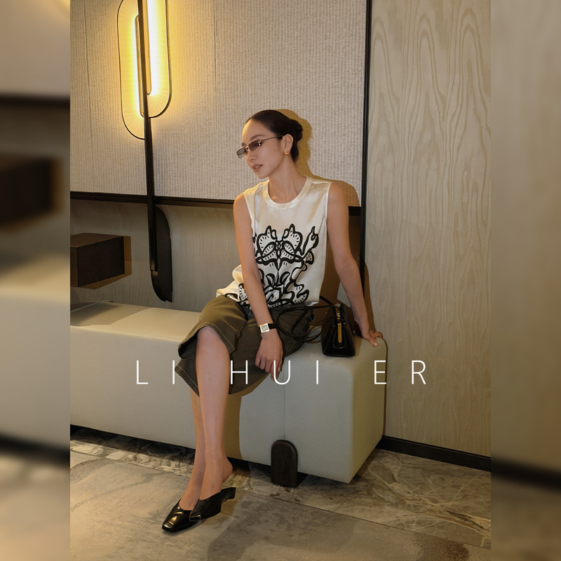 Li Hui Er (Li Hui'Er) 100% Mulberry Silk Off-White Silk Printed Sleeveless Vest Silk Top Li Hui Er (Li Hui'Er) 100% Mulberry Silk Off-White Silk Printed Sleeveless Vest Silk Top