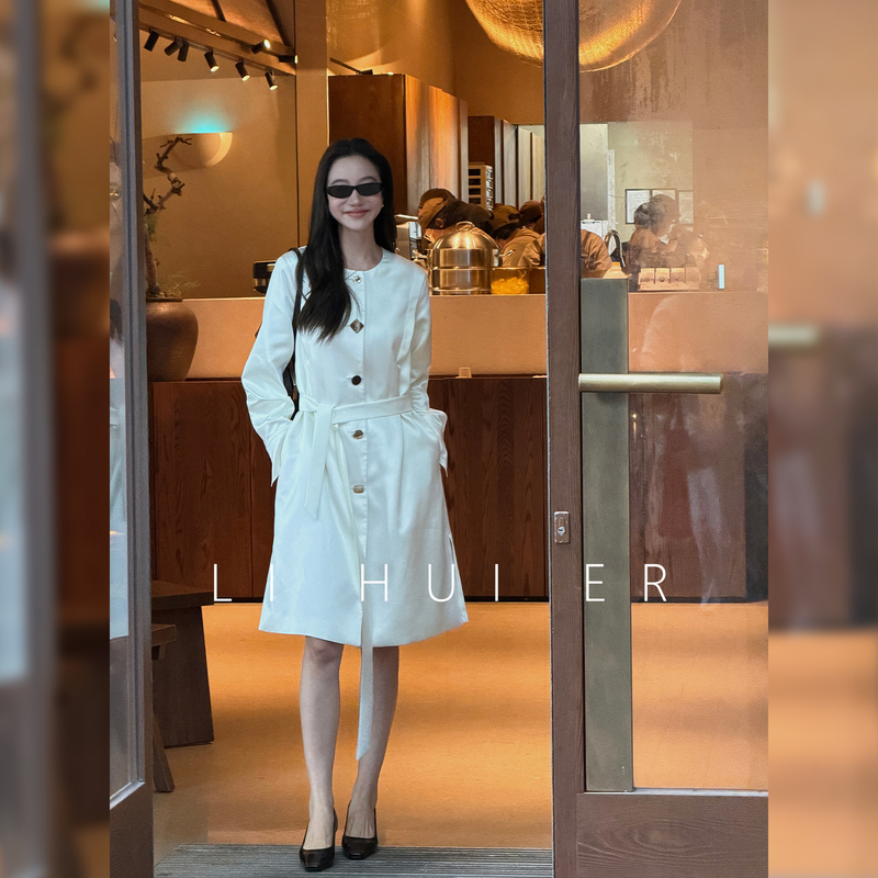 Lihuier [Boer Cold Mist] Autumn Elegant Round Neck Belted White Mid-Length Trench Coat
