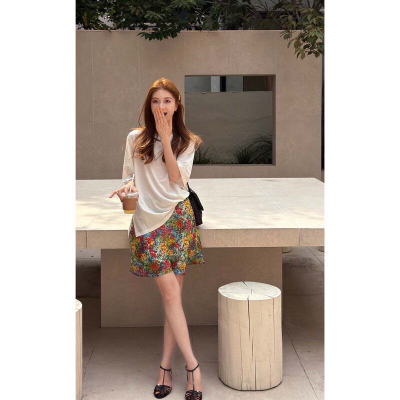 Fiery Fire【Lingdi Silk】White Loose-Fit Half-Sleeve Round Neck T-Shirt for Women, New Style with Side Slits, Simple Top Fiery Fire【Lingdi Silk】White Loose-Fit Half-Sleeve Round Neck T-Shirt for Women, New Style with Side Slits, Simple Top