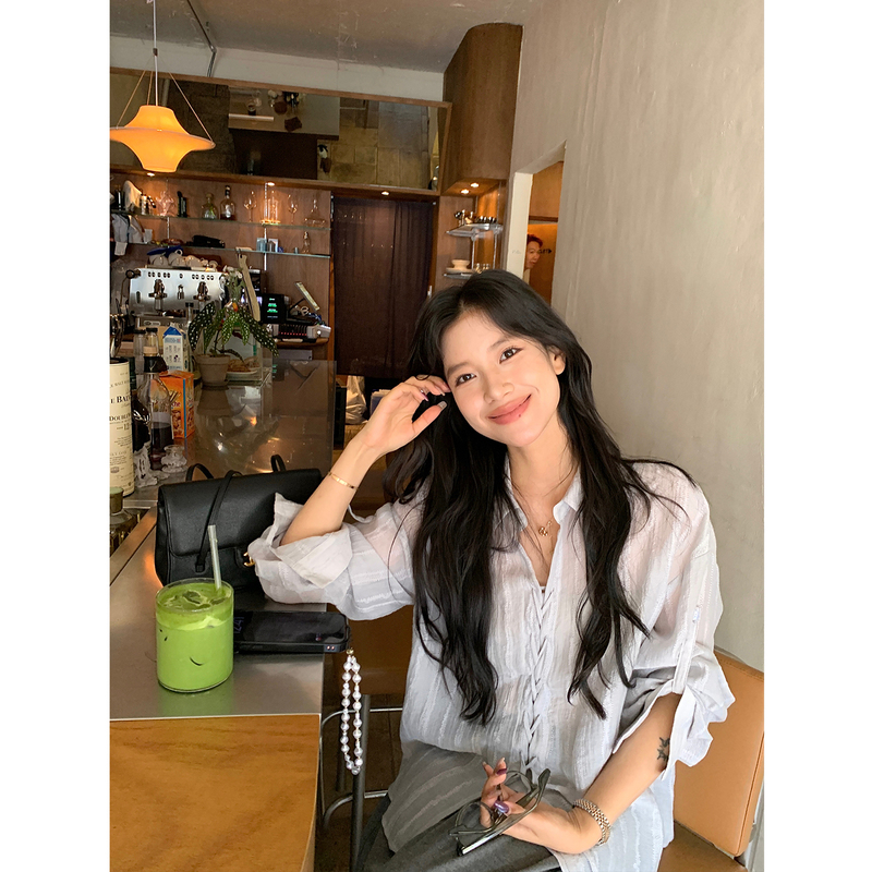 Daqianwithu Light and Thin Retro Shirt with Delicate Texture and Casual Tie-Up Design
