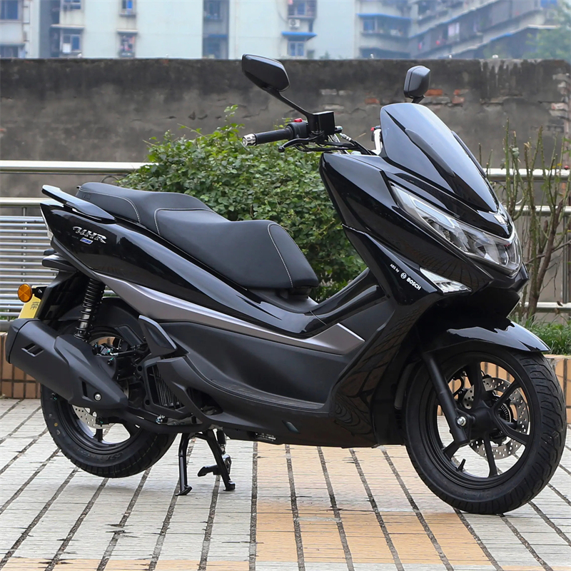 New Model of the National Standard Iv Haojue Uhr150Cc Electric Injection Water-Cooled Scooter for Men and Women, Fuel-Powered for Long-Distance Travel New Model of the National Standard Iv Haojue Uhr150Cc Electric Injection Water-Cooled Scooter for Men and Women, Fuel-Powered for Long-Distance Travel