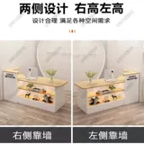 Простой современный корпоративный отель, салон красоты, стойка регистрации, интернет, знаменитости, модный кассовый магазин, небольшой барный столик