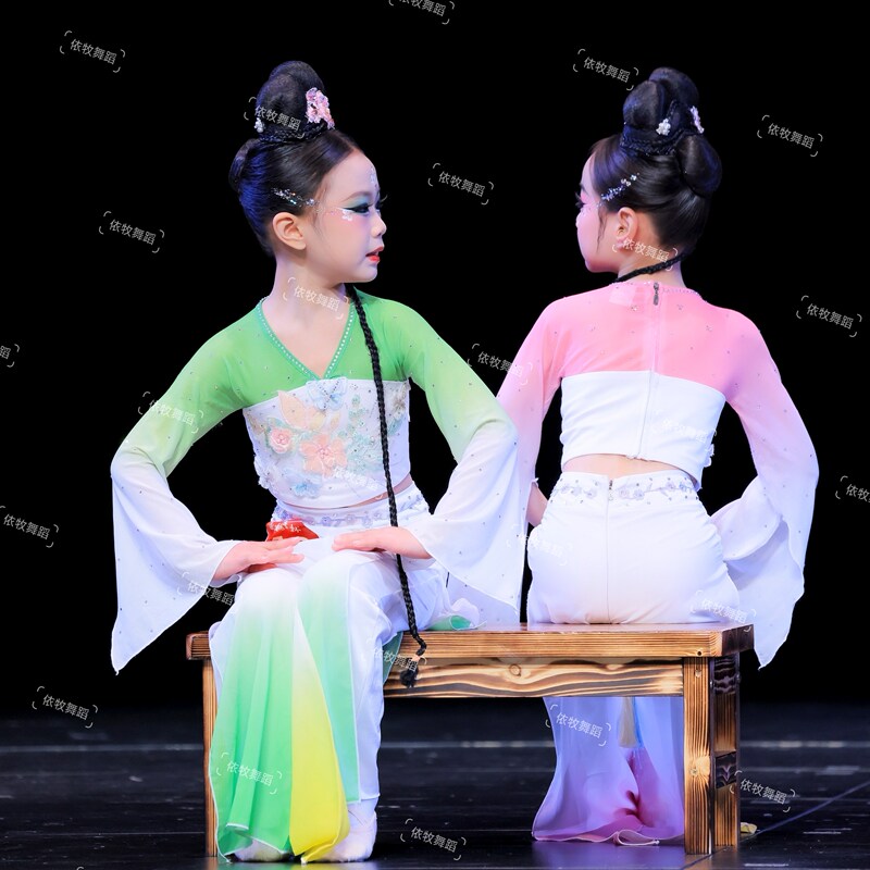 Children's Whispering Dance Costumes on Double Classical Dance Bench, Art Test Costumes, Whisper Props and Stools