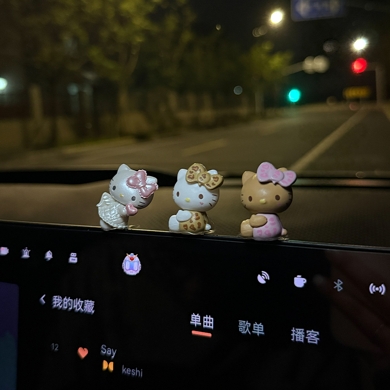 Cute Hello Kitty Doll for Car Dashboard, Leopard Print Black Leather Kt Cat Display Screen Mini Ornament Cute Hello Kitty Doll for Car Dashboard, Leopard Print Black Leather Kt Cat Display Screen Mini Ornament