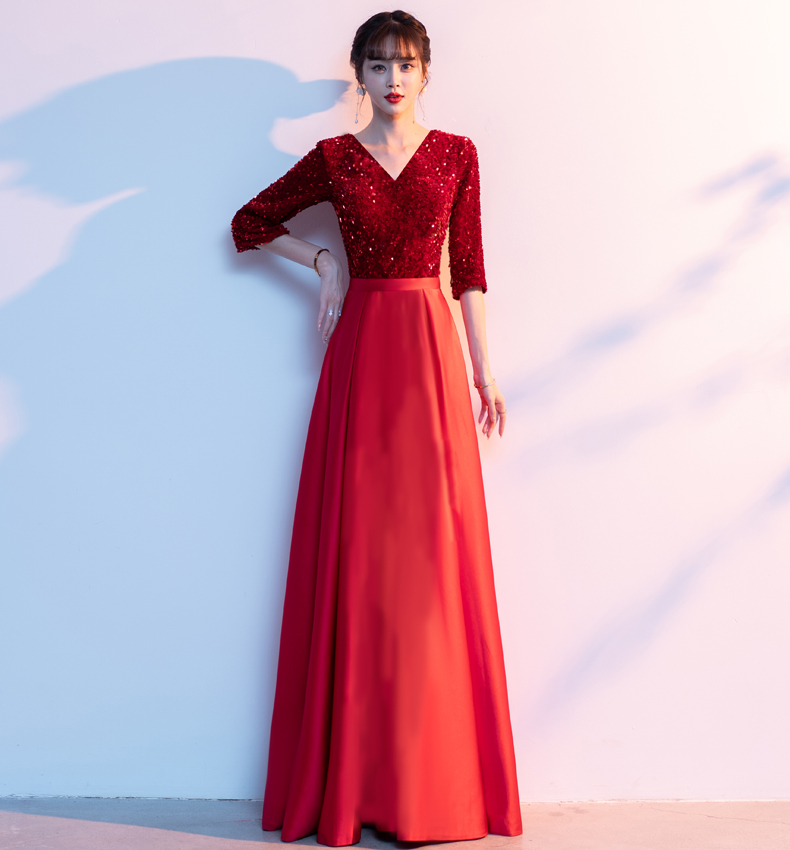  M+Red nail sequins, V-neckline  